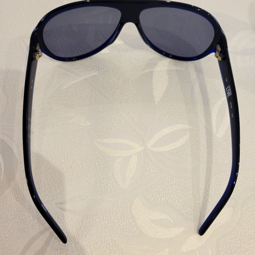 LACOSTE  White Frame Sunglasses with Blue Trim NEW - Picture 5 of 6
